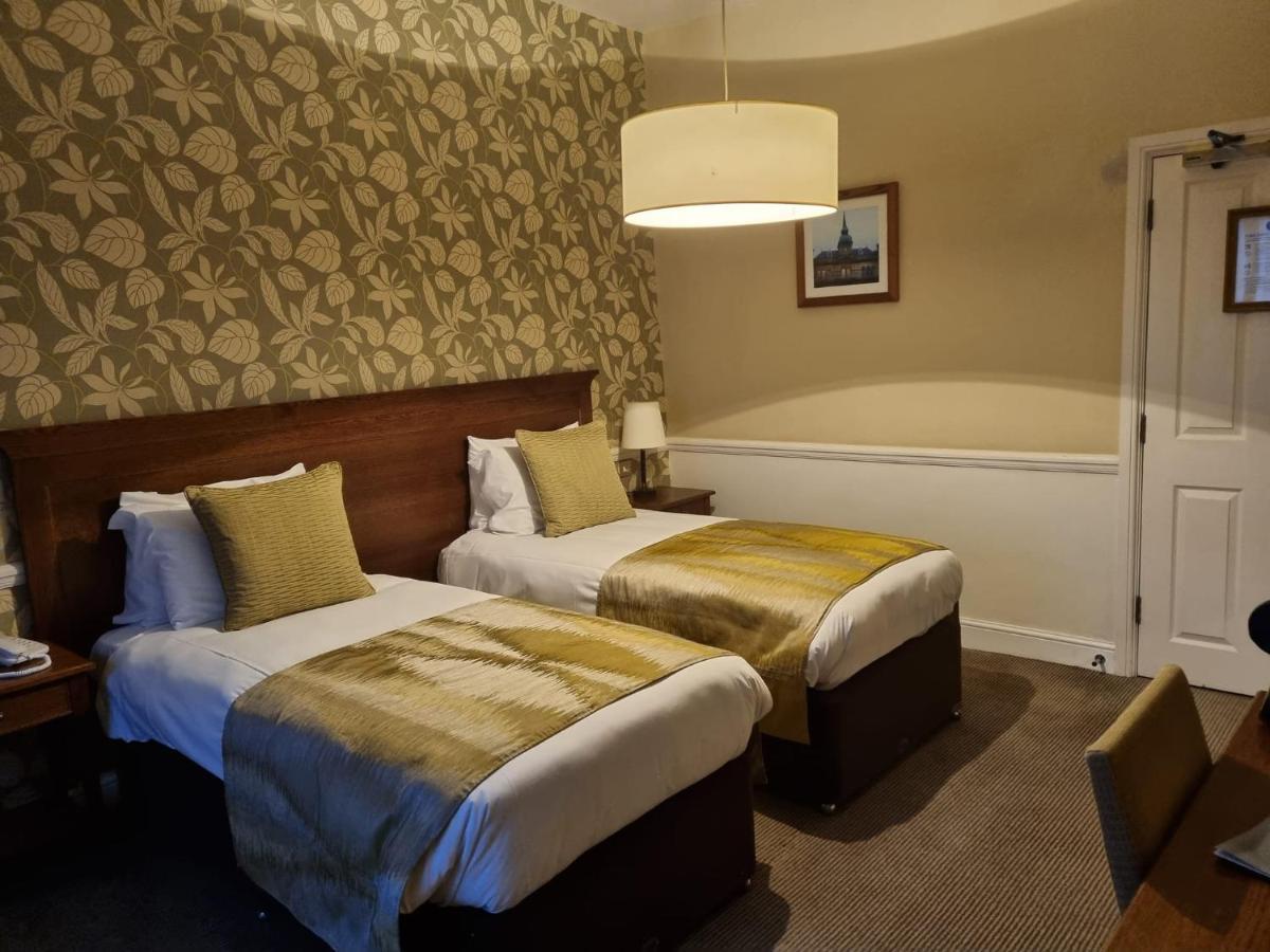 Saracens Head Hotel By Greene King Inns Towcester Kültér fotó