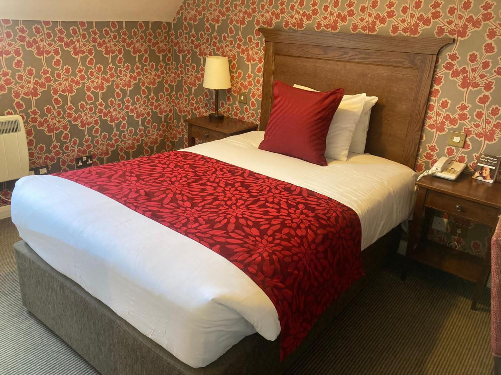 Saracens Head Hotel By Greene King Inns Towcester Kültér fotó