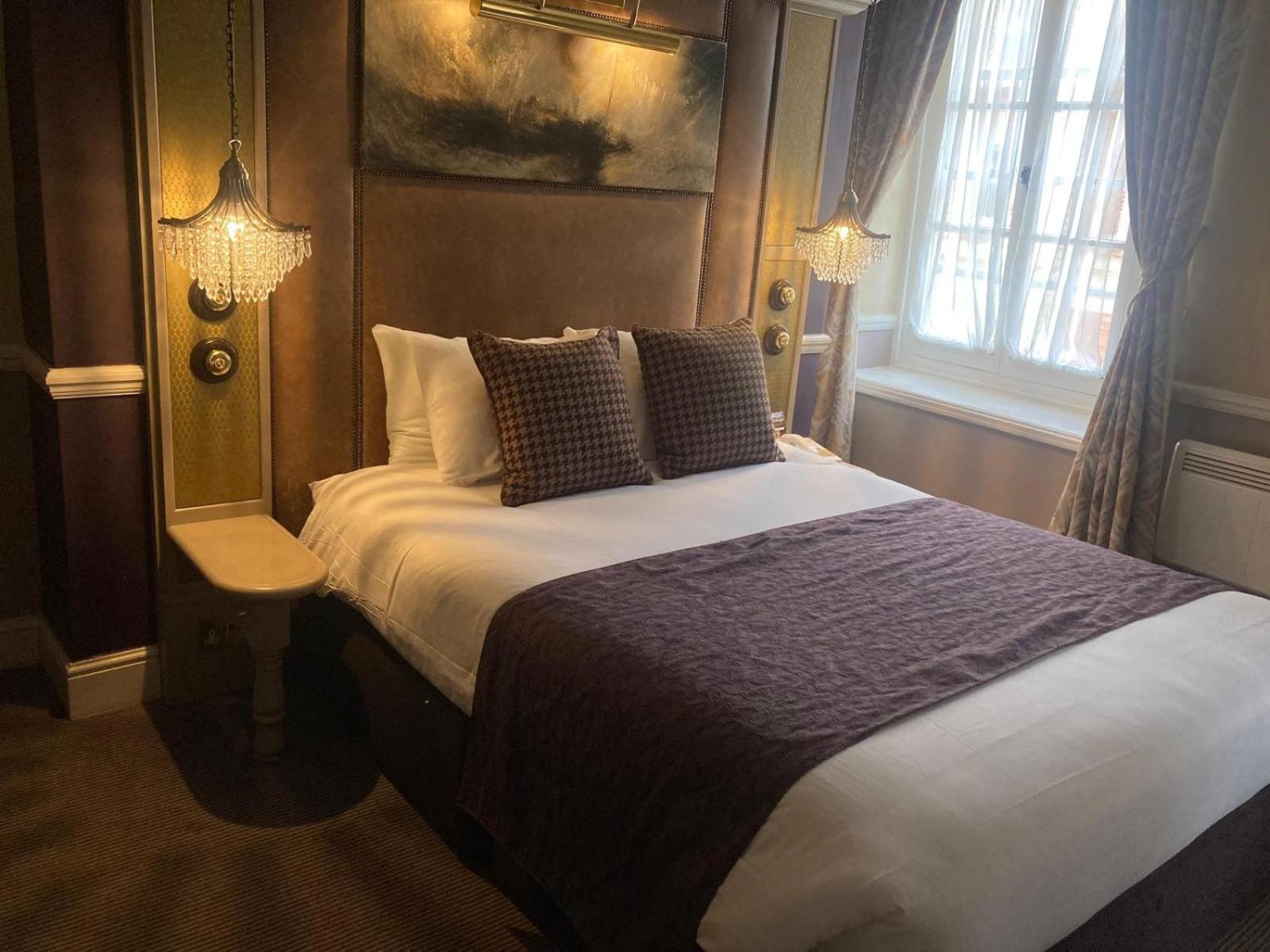 Saracens Head Hotel By Greene King Inns Towcester Kültér fotó