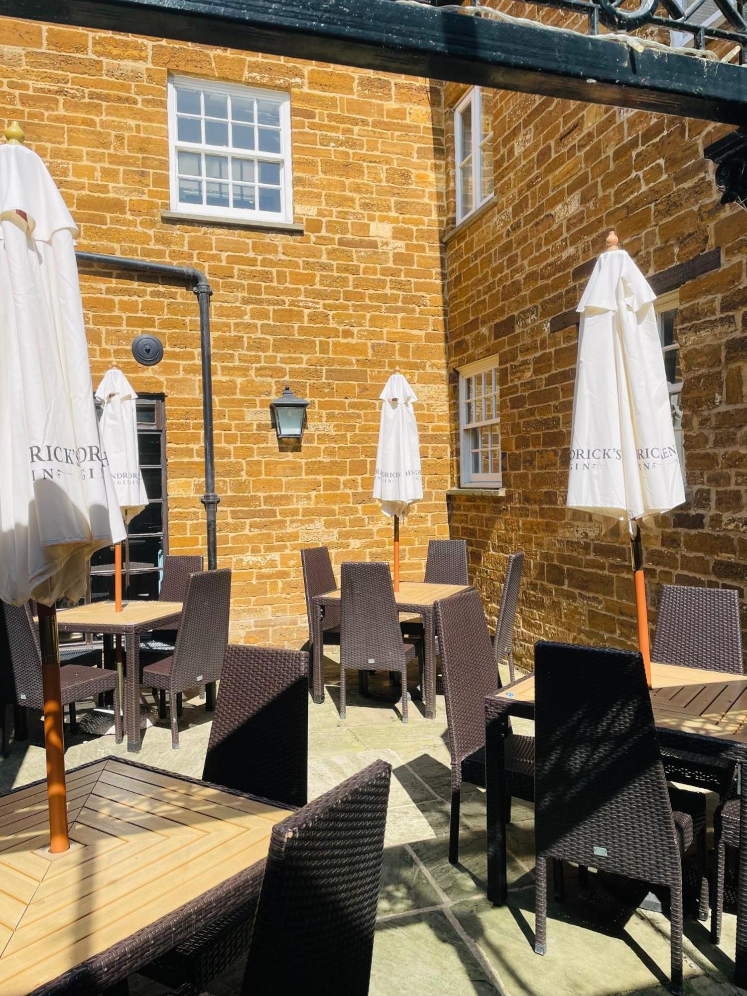 Saracens Head Hotel By Greene King Inns Towcester Kültér fotó