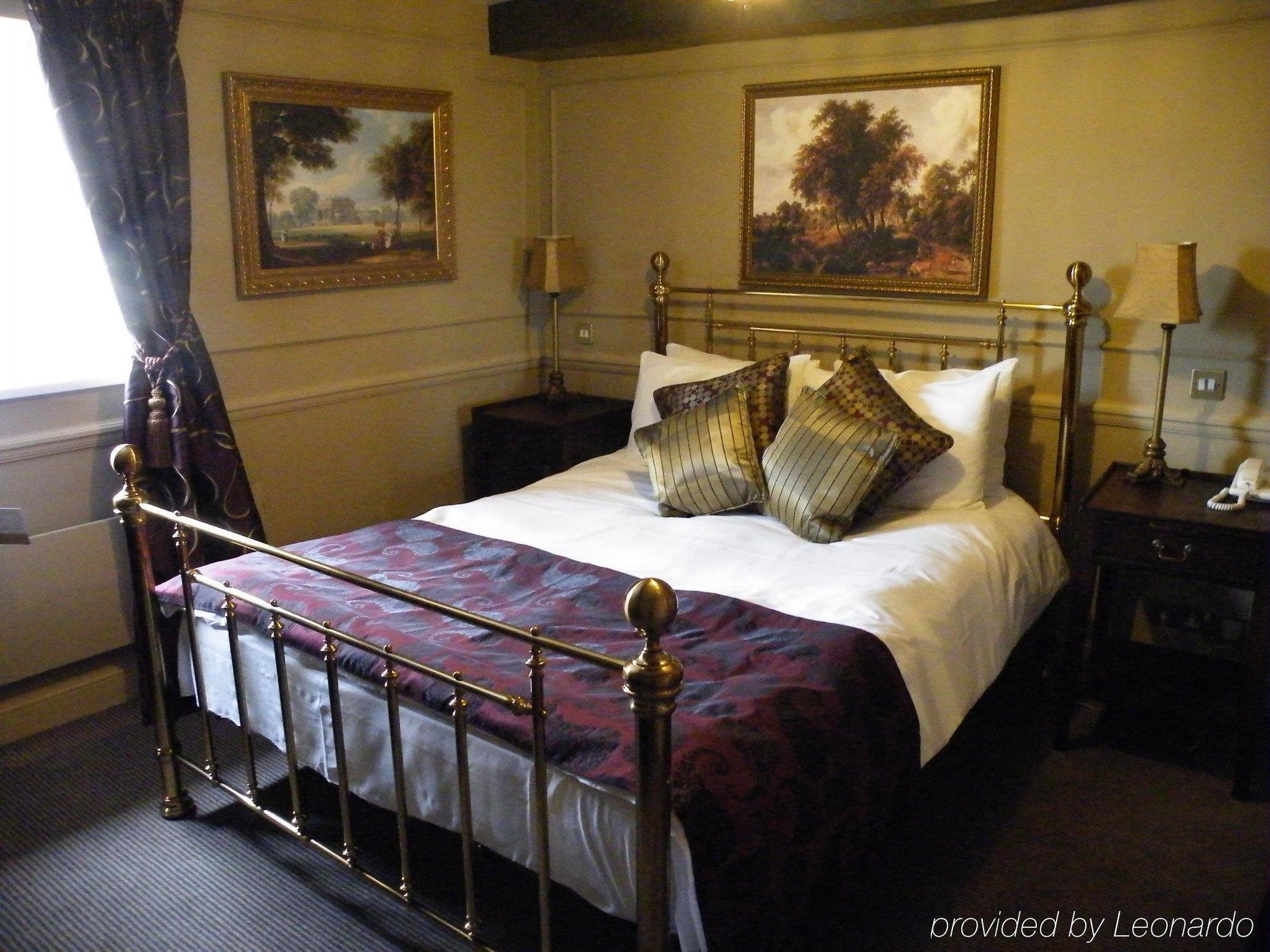 Saracens Head Hotel By Greene King Inns Towcester Kültér fotó