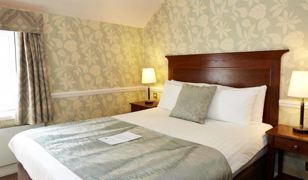 Saracens Head Hotel By Greene King Inns Towcester Kültér fotó